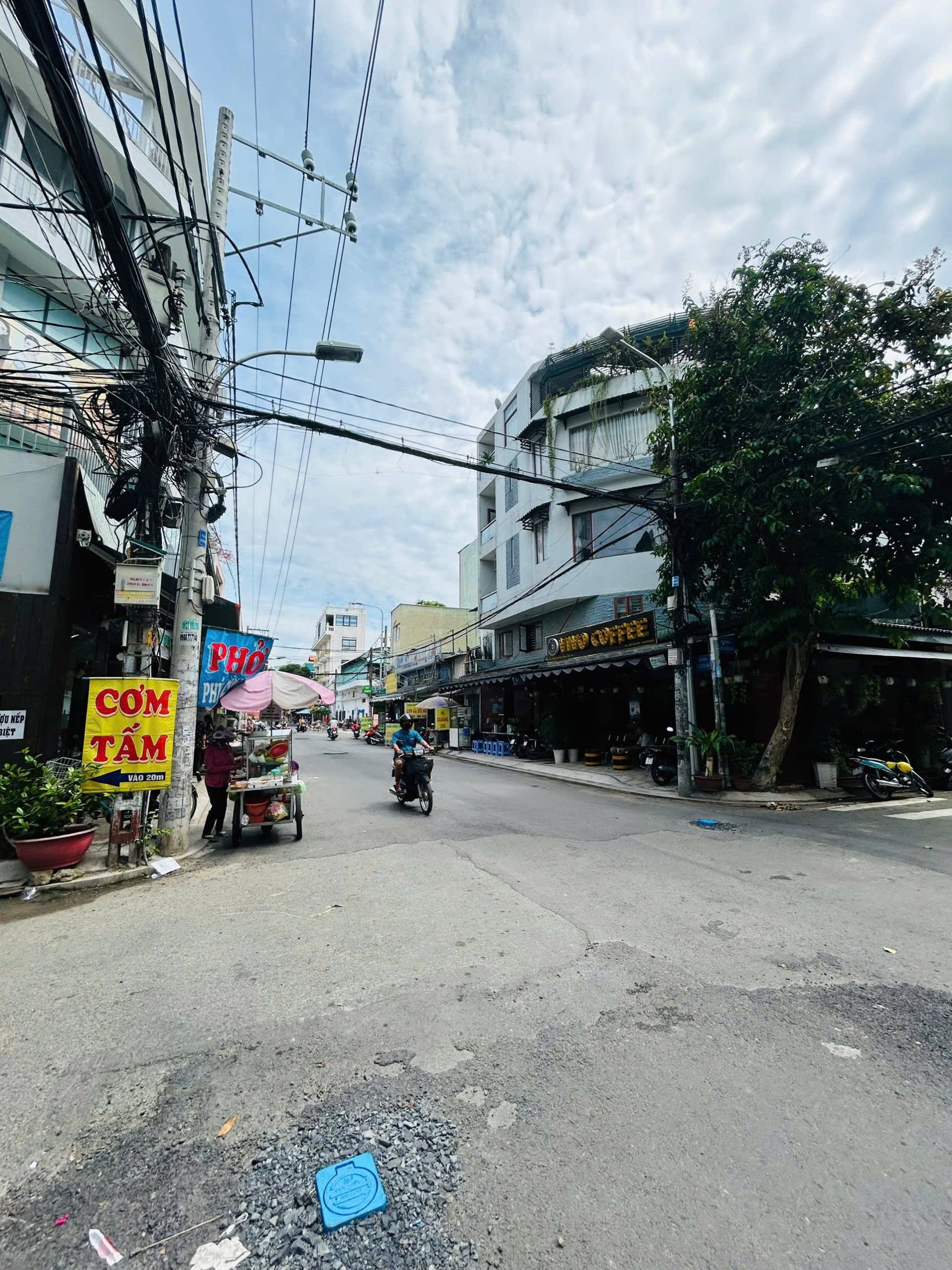 Bán Nhà mặt tiền Chu Văn An 5.6x15m