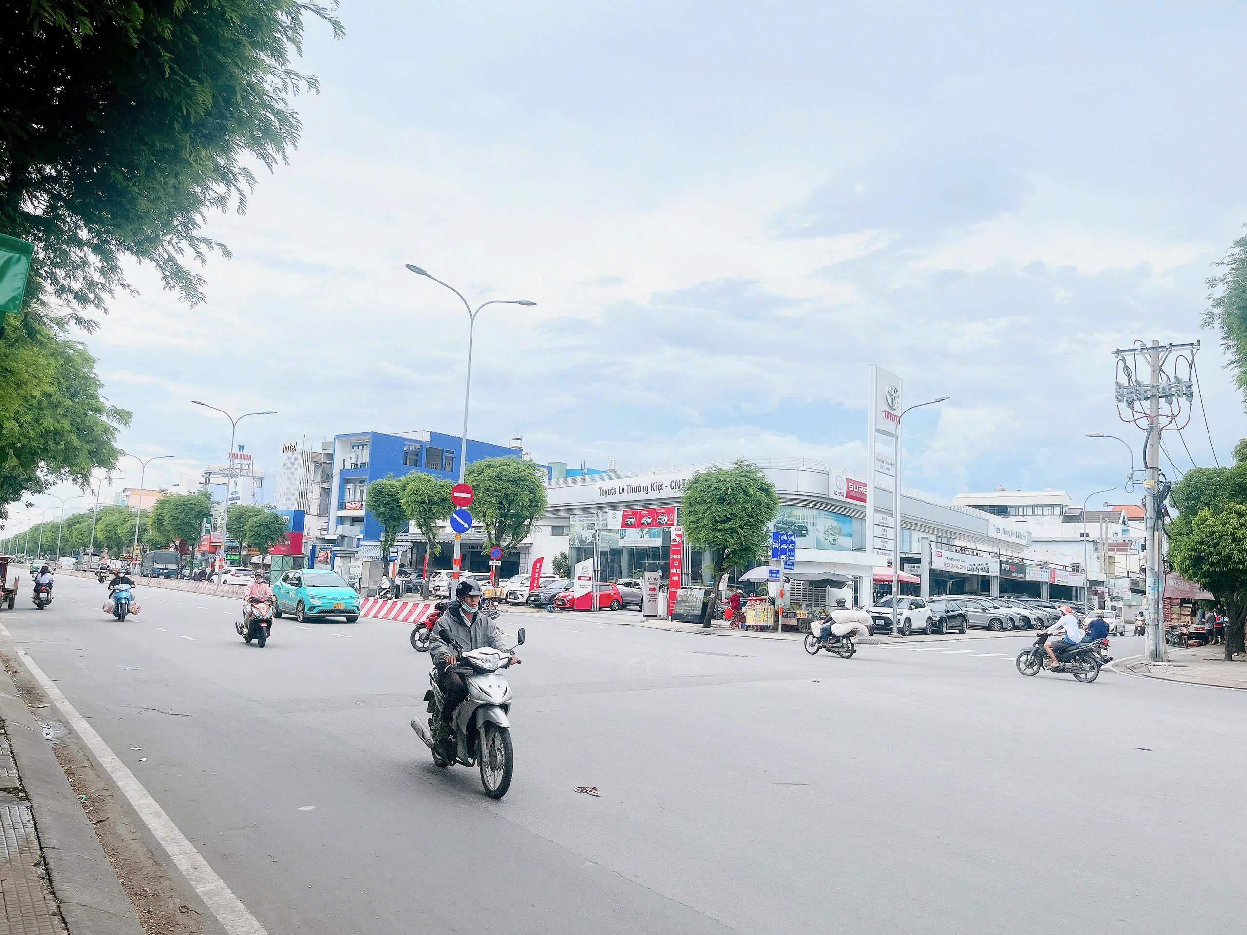 Bán Đất Nguyễn Hữu Tiến 4,1x20met