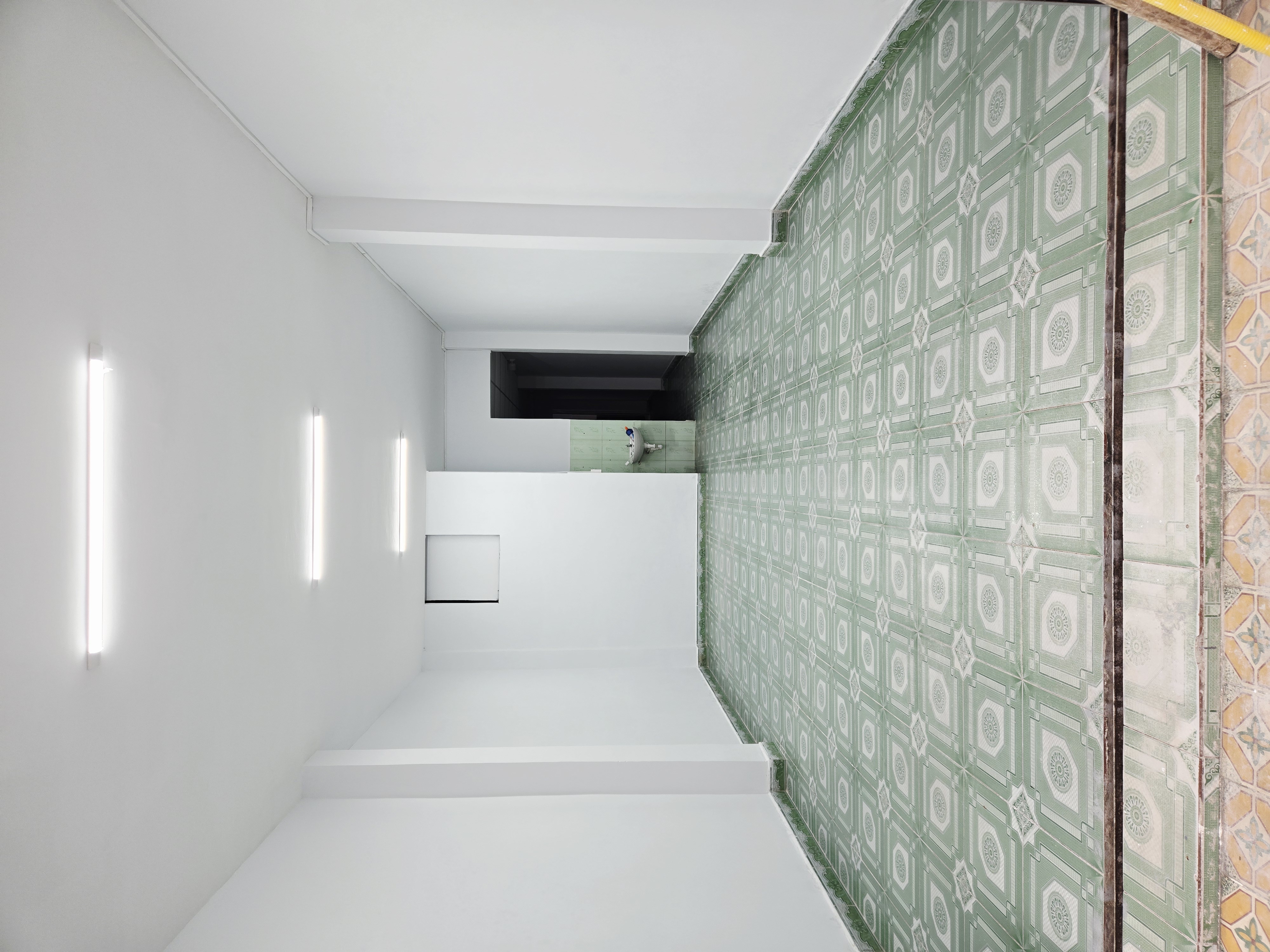 HẺM 8M THÔNG, KHU NHÀ CAO TẦNG. XE HƠI ĐỂ TRONG NHÀ!