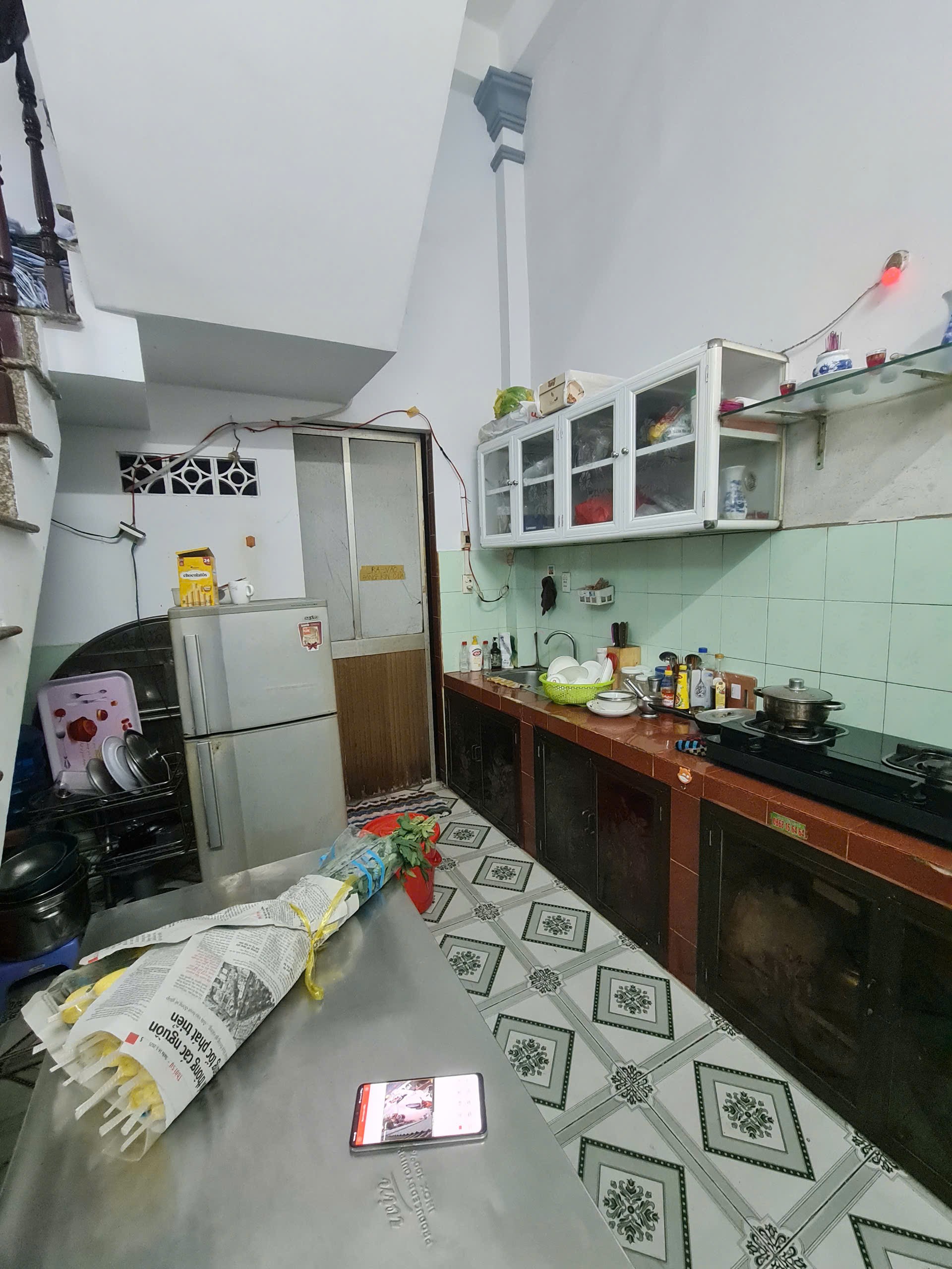 NHÀ LẠC LONG QUÂN GẦN VÒNG XOAY ĐÔNG HỒ