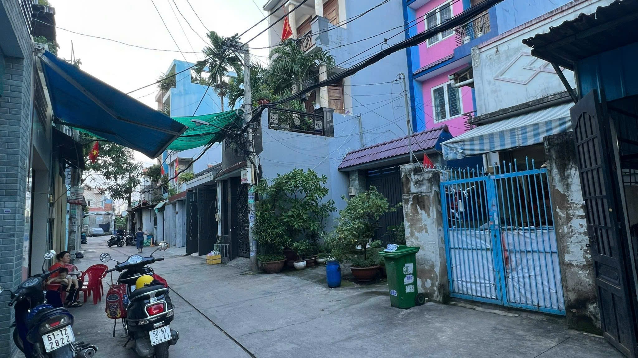 HẺM XE HƠI SÁT AEON TÂN PHÚ